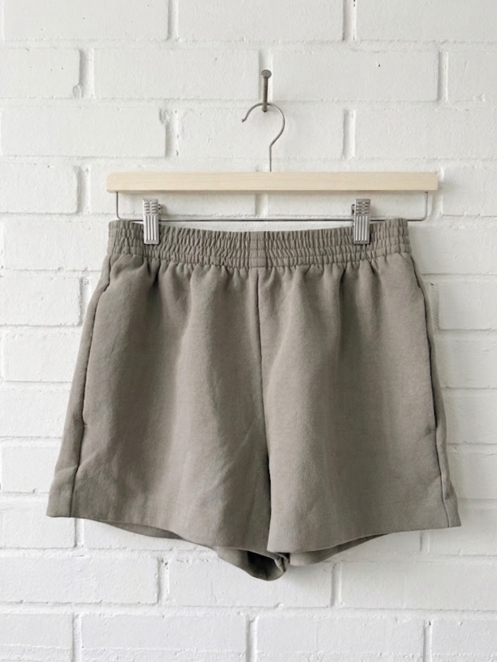 Wilfred Aritzia Gelato Mini Crepette Short Sage Green - Size S